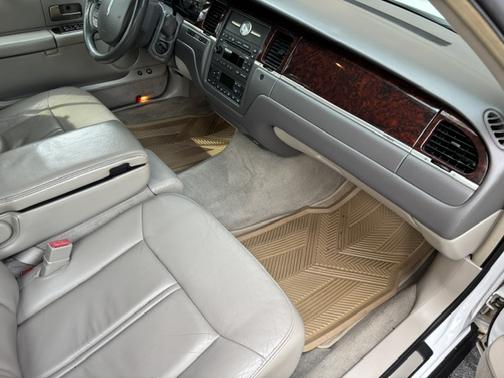 2007 Lincoln Town Car Signature Limited