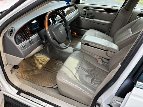 2007 Lincoln Town Car Signature Limited