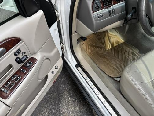 2007 Lincoln Town Car Signature Limited