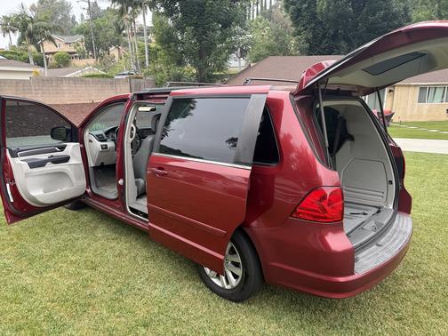 2014 Volkswagen Routan SE
