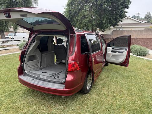 2014 Volkswagen Routan SE