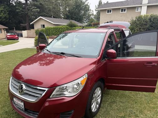 2014 Volkswagen Routan SE