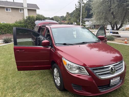 2014 Volkswagen Routan SE