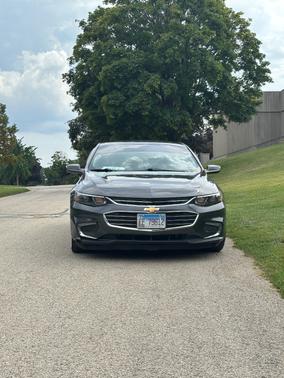 Gray 2018 Chevrolet Malibu LT