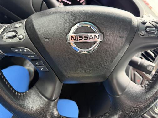 Black 2014 Nissan Pathfinder Platinum