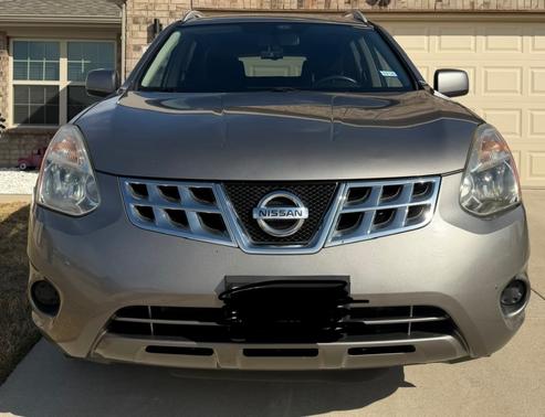 Silver 2012 Nissan Rogue SV