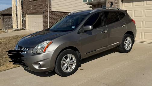 Silver 2012 Nissan Rogue SV
