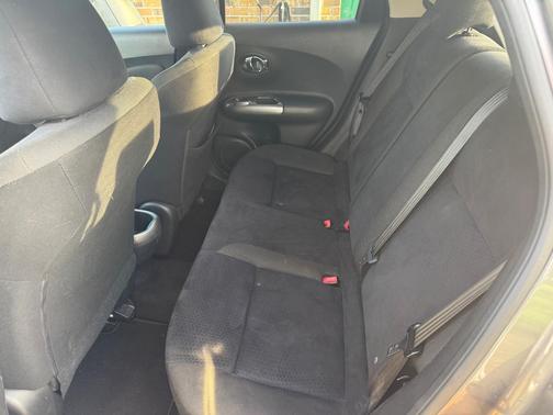Gray 2013 Nissan Juke SV
