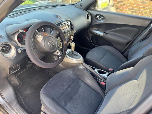 Gray 2013 Nissan Juke SV
