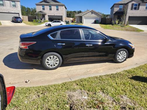 Black 2014 Nissan Altima 2.5 S