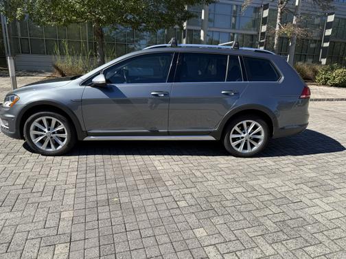 2017 Volkswagen Golf Alltrack TSI SE