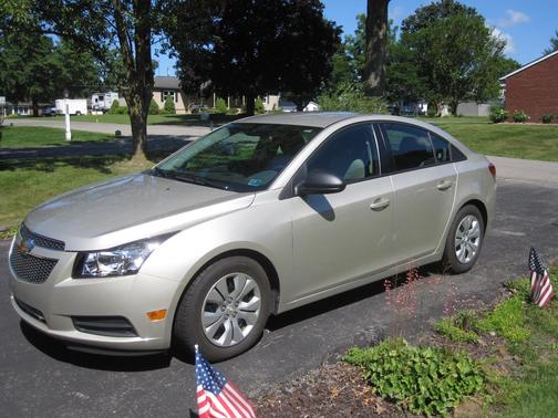 Beige 2014 Chevrolet Cruze LS