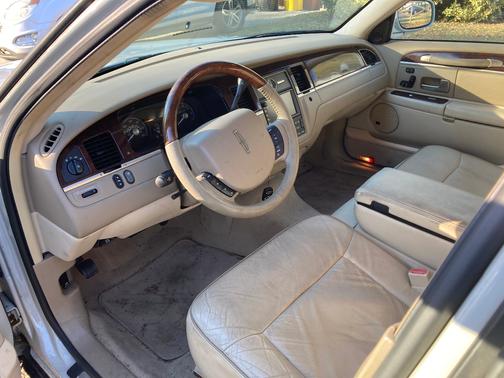 2006 Lincoln Town Car Designer
