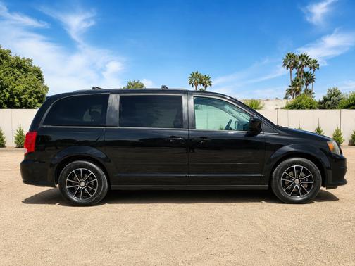 Black 2017 Dodge Grand Caravan GT