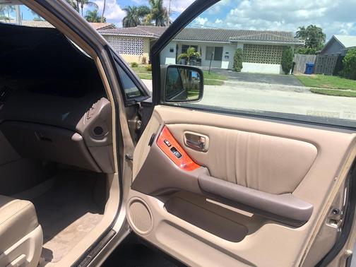 Gold 2002 Lexus RX 300 Base