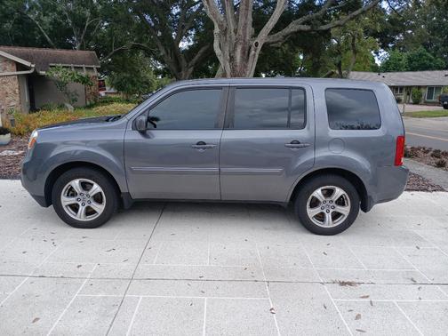 Gray 2015 Honda Pilot EX