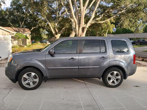 Gray 2015 Honda Pilot EX