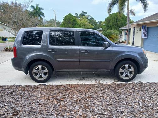Gray 2015 Honda Pilot EX