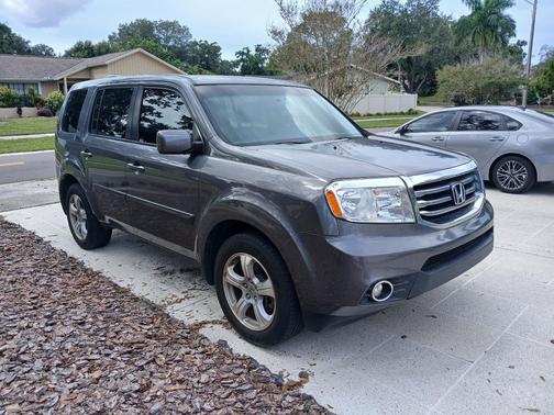 Gray 2015 Honda Pilot EX