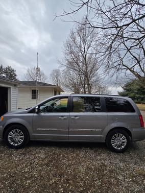 2013 Chrysler Town & Country Touring-L