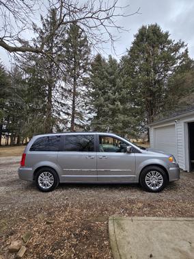 2013 Chrysler Town & Country Touring-L