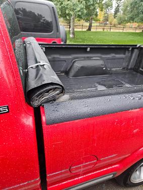 Red 2001 Chevrolet S-10 LS Extended Cab