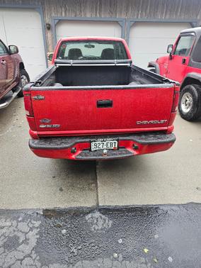 Red 2001 Chevrolet S-10 LS Extended Cab