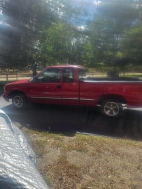Red 2001 Chevrolet S-10 LS Extended Cab