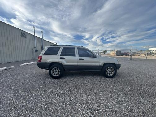 Gold 2001 Jeep Grand Cherokee Laredo