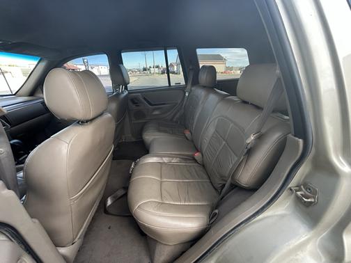 Gold 2001 Jeep Grand Cherokee Laredo