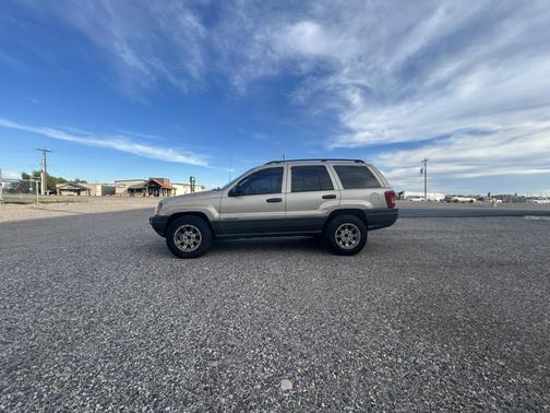 Gold 2001 Jeep Grand Cherokee Laredo