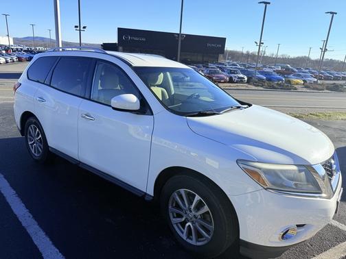 2016 Nissan Pathfinder SV