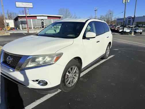 2016 Nissan Pathfinder SV