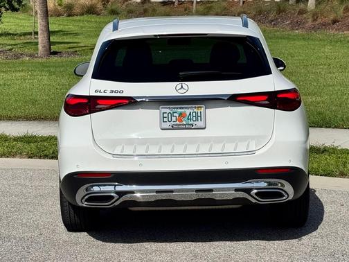 White 2025 Mercedes-Benz GLC 300 Base