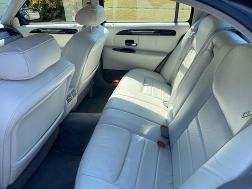 1999 Lincoln Town Car Signature