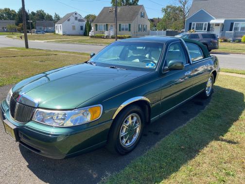 1999 Lincoln Town Car Signature
