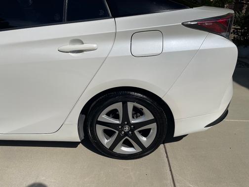 White 2016 Toyota Prius Three Touring