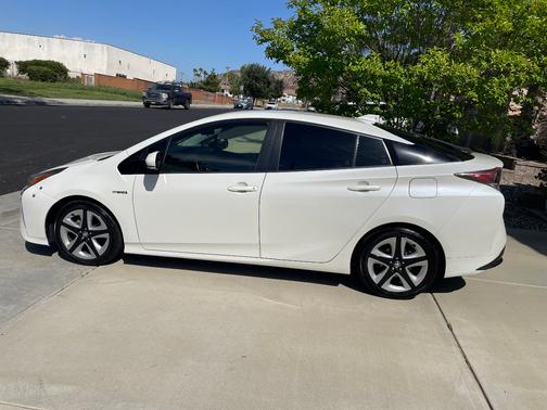 White 2016 Toyota Prius Three Touring