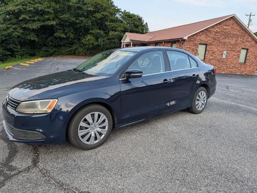 Blue 2013 Volkswagen Jetta SE