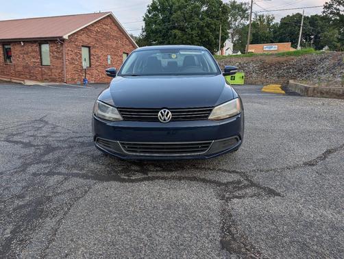 Blue 2013 Volkswagen Jetta SE