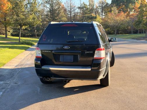 Black 2008 Ford Taurus X Limited