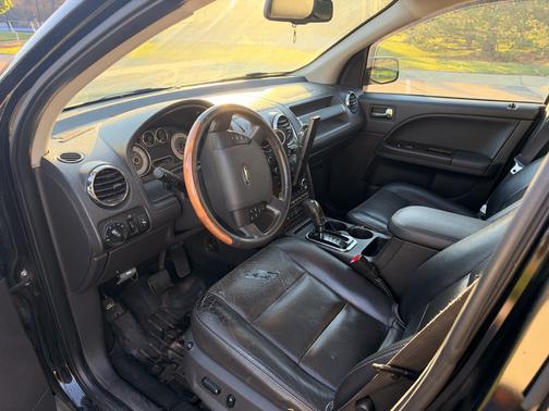 Black 2008 Ford Taurus X Limited