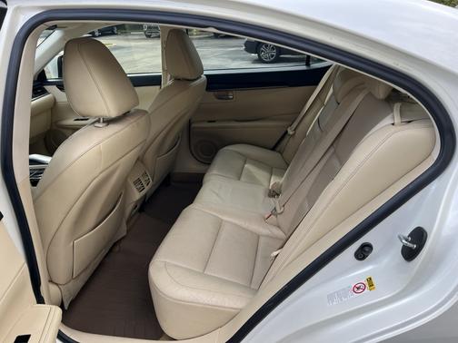 White 2013 Lexus ES 350 Base