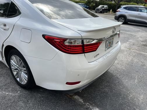 White 2013 Lexus ES 350 Base