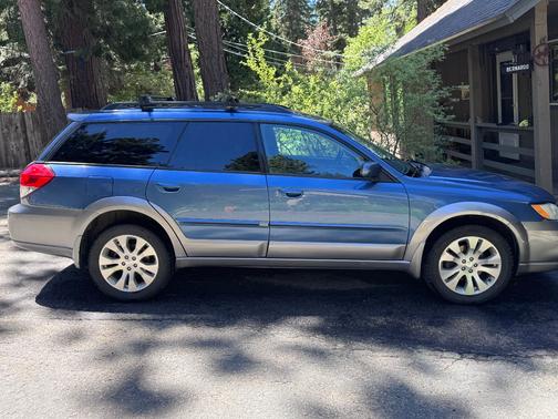 Blue 2009 Subaru Outback 2.5 i Limited
