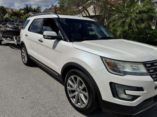 White 2016 Ford Explorer Limited