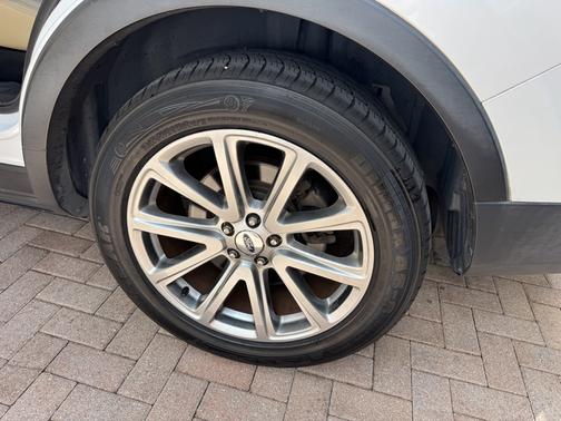 White 2016 Ford Explorer Limited