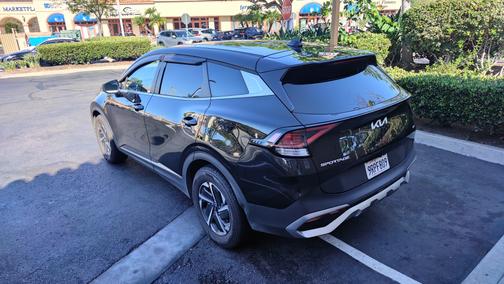 Black 2025 Kia Sportage Hybrid LX