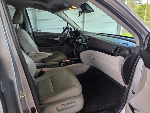 2019 Honda Pilot Touring 8-Passenger