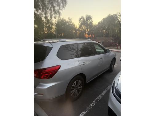 2017 Nissan Pathfinder SV
